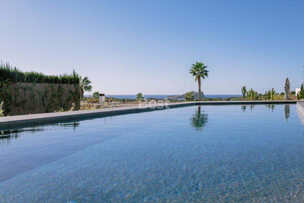 Villa en venta en Ibiza, una villa de lujo en Cala Conta con jardín y vistas al mar, SAN JOSE REF: CMSDT6