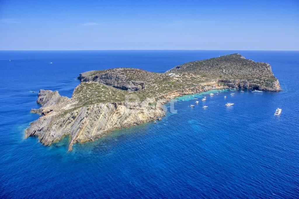 Maravillosa isla privada en alquiler frente a Ibiza, TAGOMAGO REF: T2