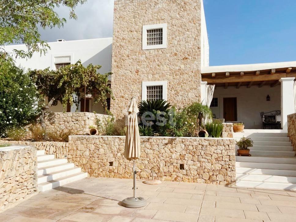 Casa de campo en alquiler anual en Santa Gertrudis, Ibiza. Country house for annual rent in the countryside