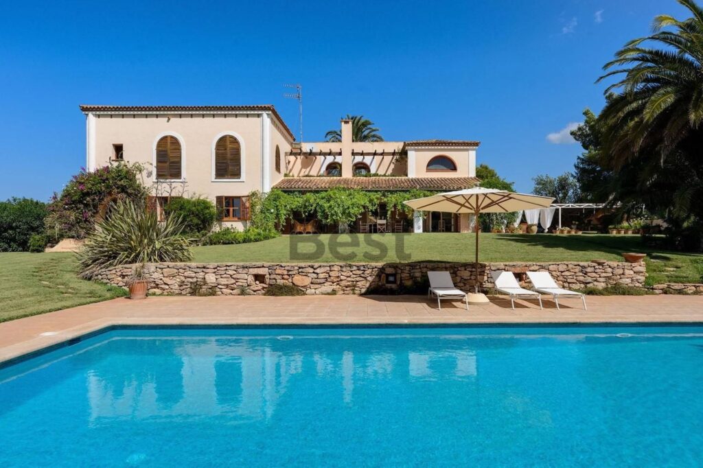 Incroyable propriété rustique avec écuries et espace équestre à vendre à Santa Eulalia del Río, Ibiza. REF: CAN HORSE