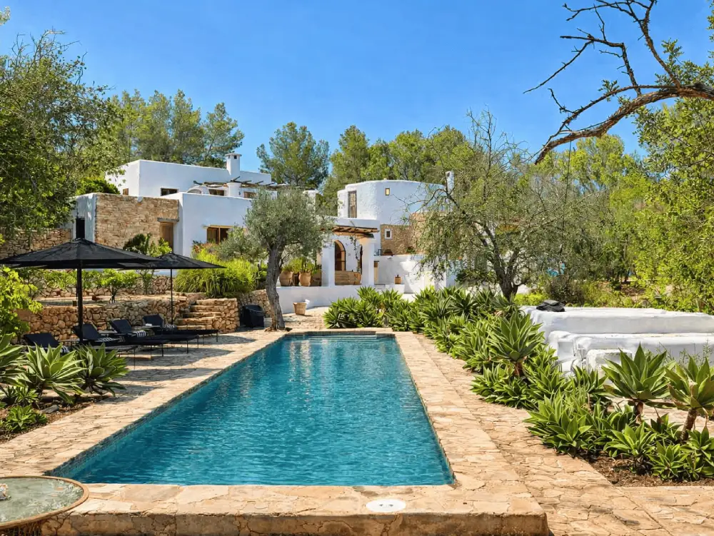 Mantenimiento de piscinas en Ibiza: guía práctica para propietarios que quieren despreocuparse